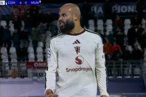 无力啊！曼联0-4落后科莫，姆伯莫怒吼招呼队友